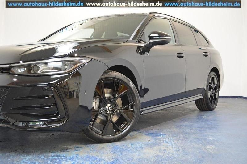 Gebraucht VW Passat R-line 193 PS (141 kW) 2025 Schwarz Kombi