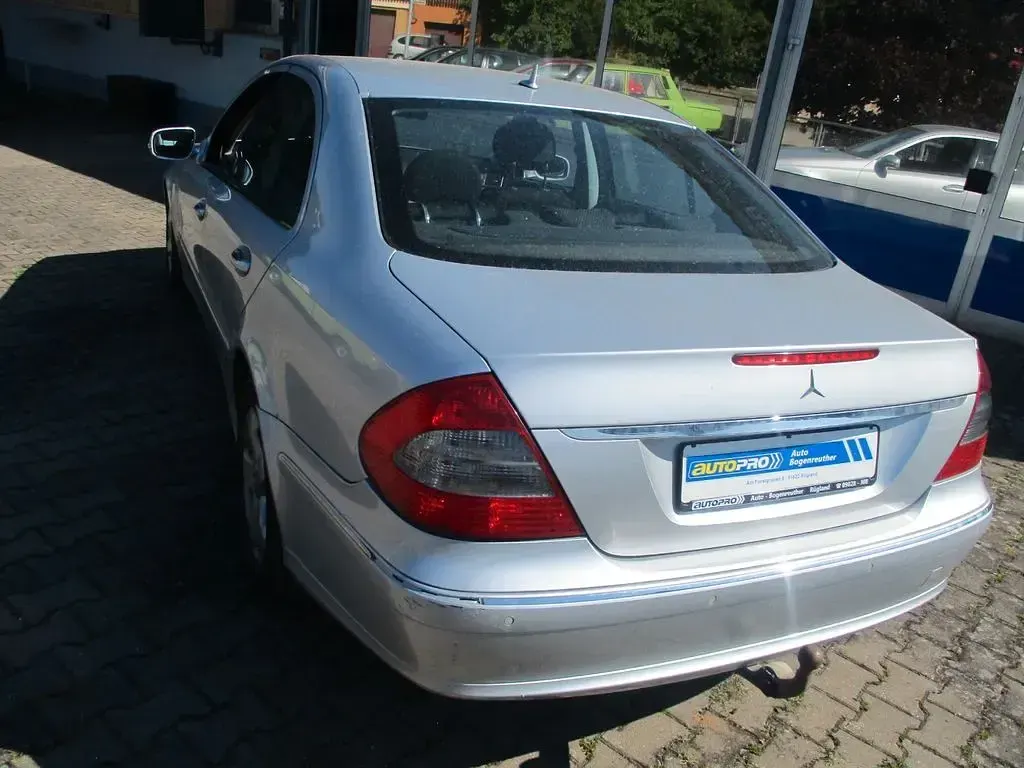 Gebraucht Mercedes E220 170 PS (125 kW) 2006 Silber Limousine