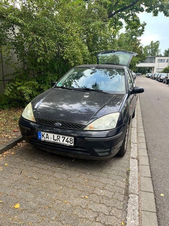 Blau Gebraucht 2004 Ford Focus Limousine | 2.500 € (Etwas zu teuer) - Bild 1/4