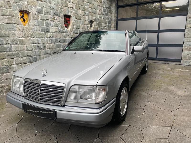 Gebraucht Mercedes E220 150 PS (110 kW) 1996 Silber Cabrio