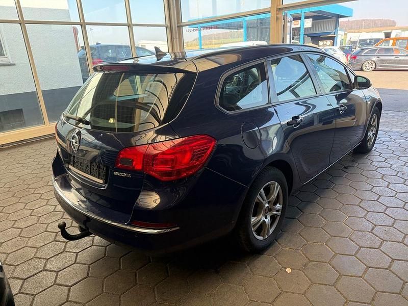 Gebraucht Opel Astra Selection 110 PS (80 kW) 2014 Blau Kombi