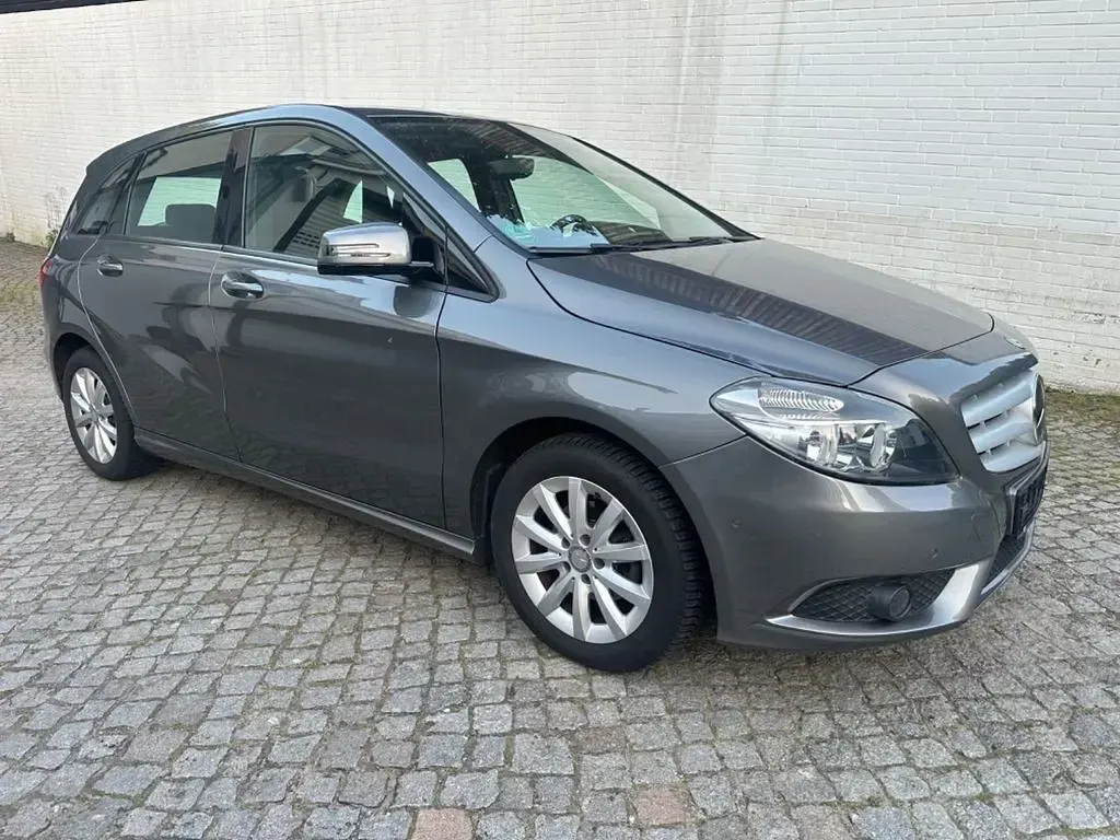 Gebraucht Mercedes B180 122 PS (89 kW) 2013 Grau Kleinwagen