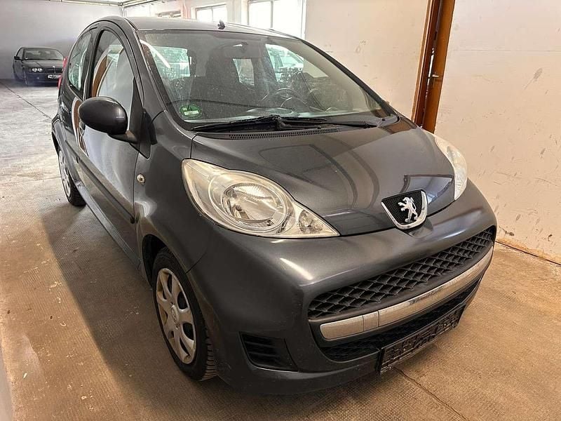 Gebraucht Peugeot 107 68 PS (50 kW) 2010 Grau Kleinwagen