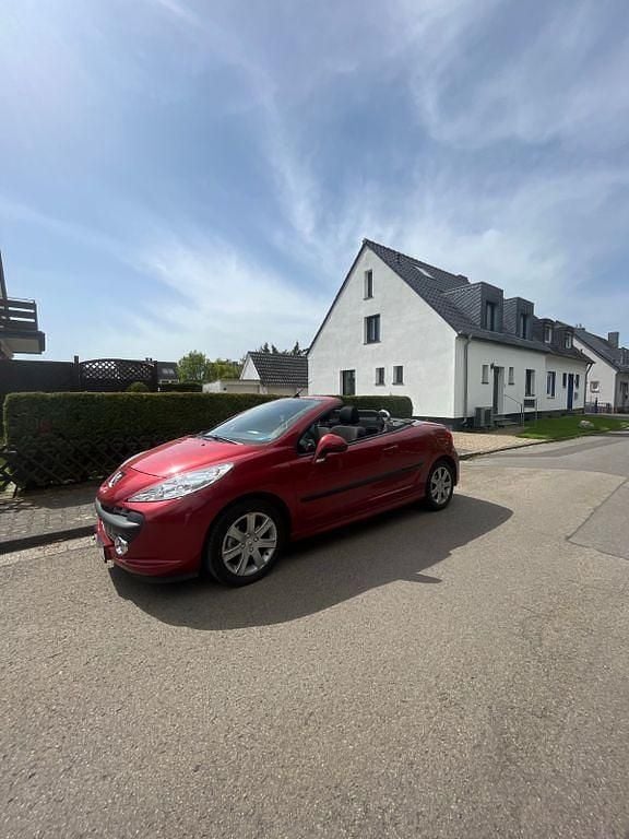Rot Gebraucht 2008 Peugeot 207 CC Sport Cabrio | 3.800 € (Fairer Preis) - Bild 1/4