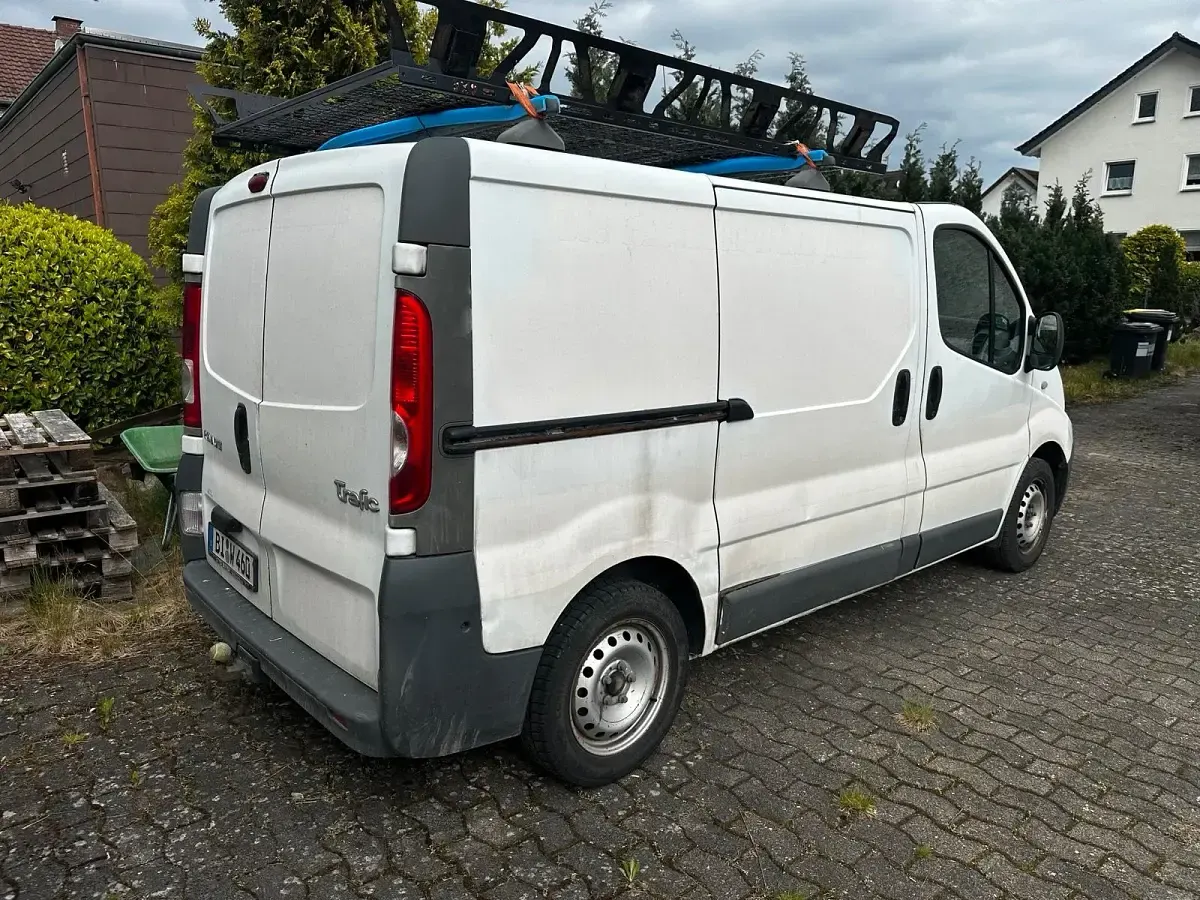 Gebraucht Renault Trafic 90 PS (66 kW) 2007 Weiß Van / Kleinbus
