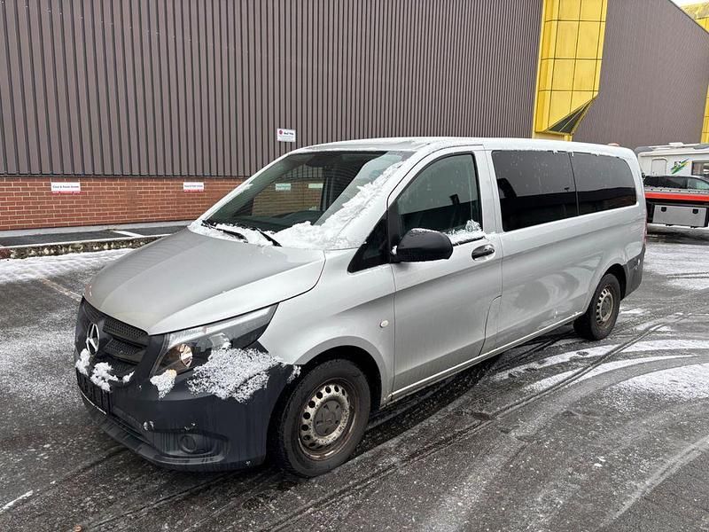 Silber Gebraucht 2017 Mercedes Vito Van | 9.999 € - Bild 1/4