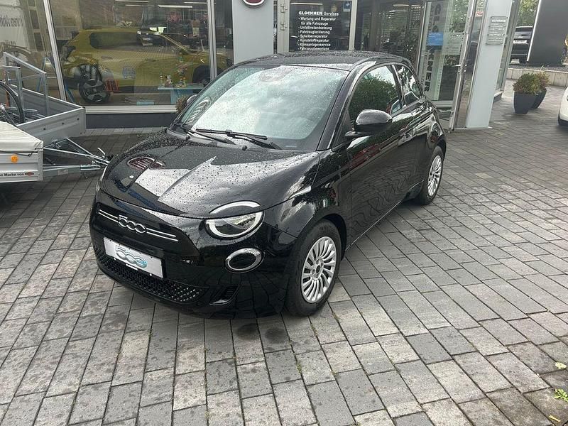 Gebraucht Fiat 500e Basis 86 kW (118 PS) 2023 Schwarz Limousine