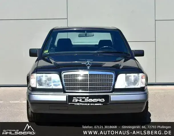 Second-hand Mercedes E250 113 CP (83 kW) 1994 Albastru Berlinǎ