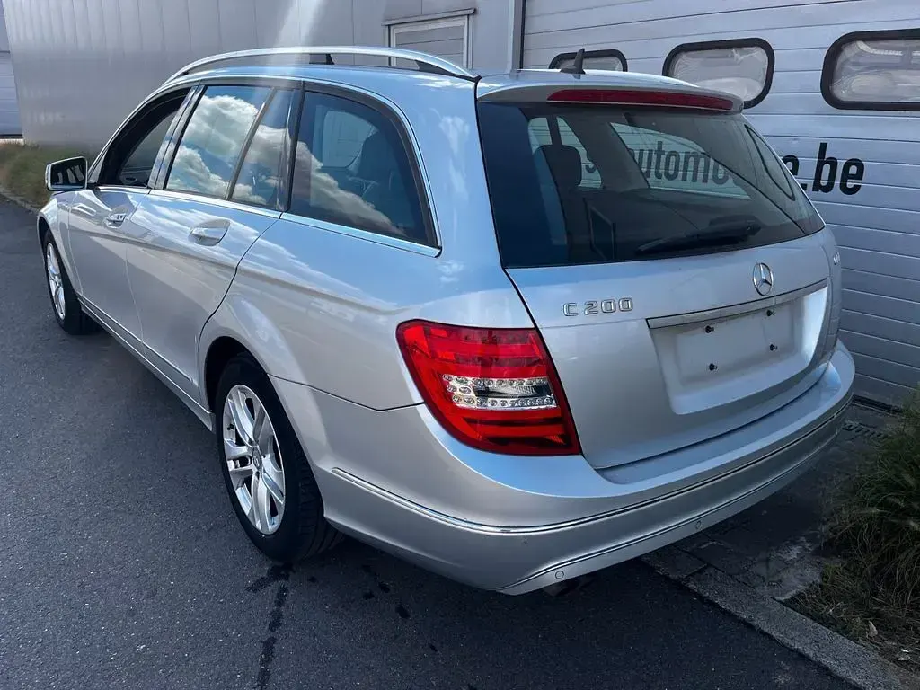 Gebraucht Mercedes C200 136 PS (100 kW) 2013 Silber Limousine