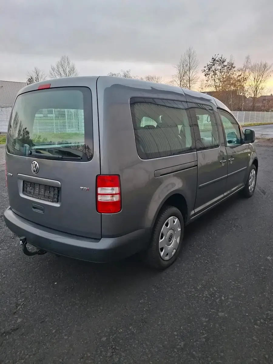 Gebraucht VW Caddy Maxi Team 102 PS (75 kW) 2015 Grau Van / Kleinbus