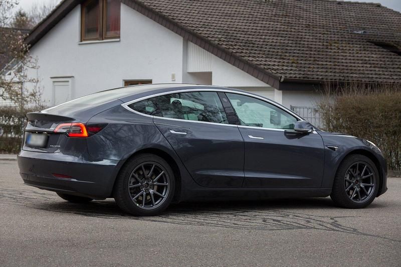 Gebraucht Tesla Model 3 339 kW (462 PS) 2020 Grau Limousine