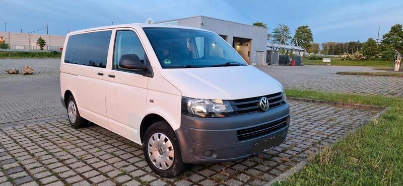 Weiß Gebraucht 2012 VW T5 Van | 7.300 € (Guter Preis) - Bild 1/4