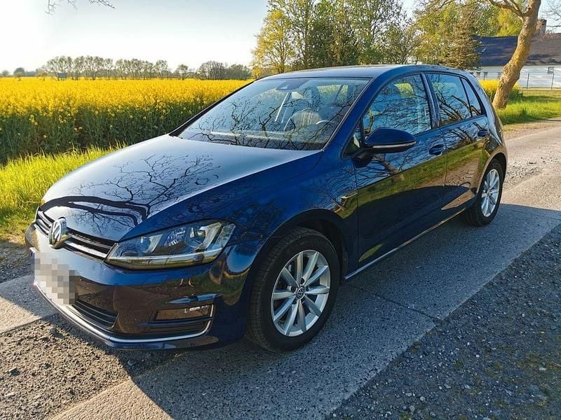 Gebraucht VW Golf VII 110 PS (80 kW) 2015 Blau Limousine