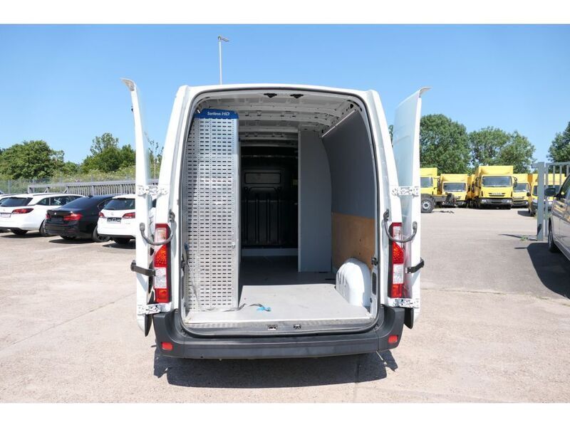 Weiß Gebraucht 2017 Renault Master Van | 16.779 € (Fairer Preis) - Bild 1/4