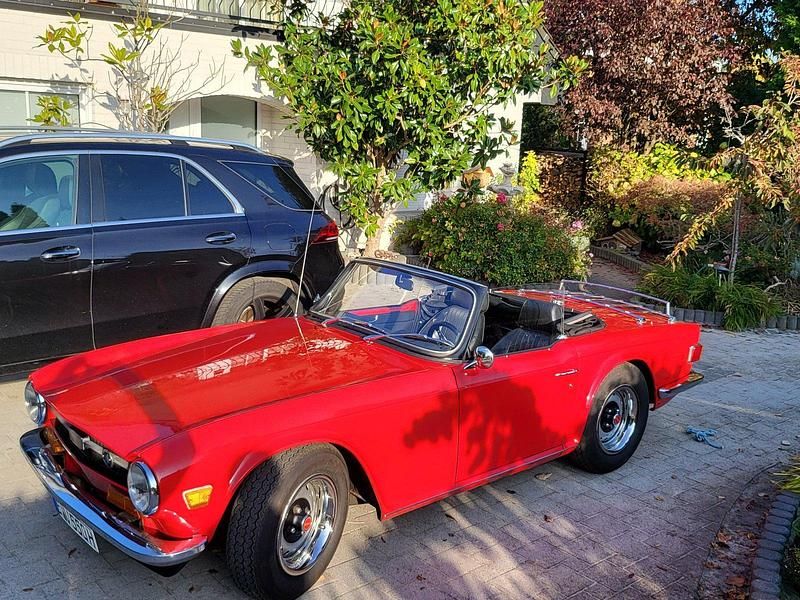 Rot Gebraucht 1971 Triumph TR6 Cabrio | 22.900 € - Bild 1/4