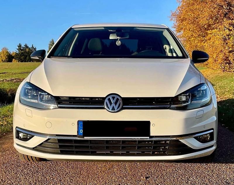 Gebraucht VW Golf VII Highline 150 PS (110 kW) 2018 Weiß Kleinwagen