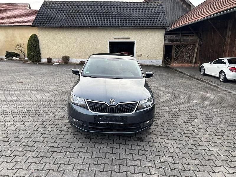 Gebraucht Skoda Rapid 90 PS (66 kW) 2015 Grau Kleinwagen