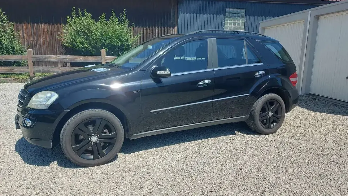Gebraucht Mercedes ML320 224 PS (164 kW) 2007 Obsidianschwarz  metalliclack SUV