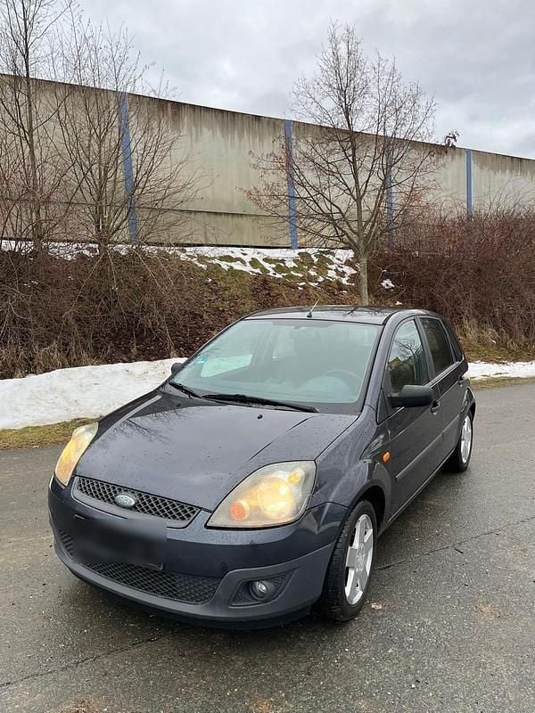 Grau Gebraucht 2009 Ford Fiesta Kleinwagen | 2.500 € (Guter Preis) - Bild 1/4