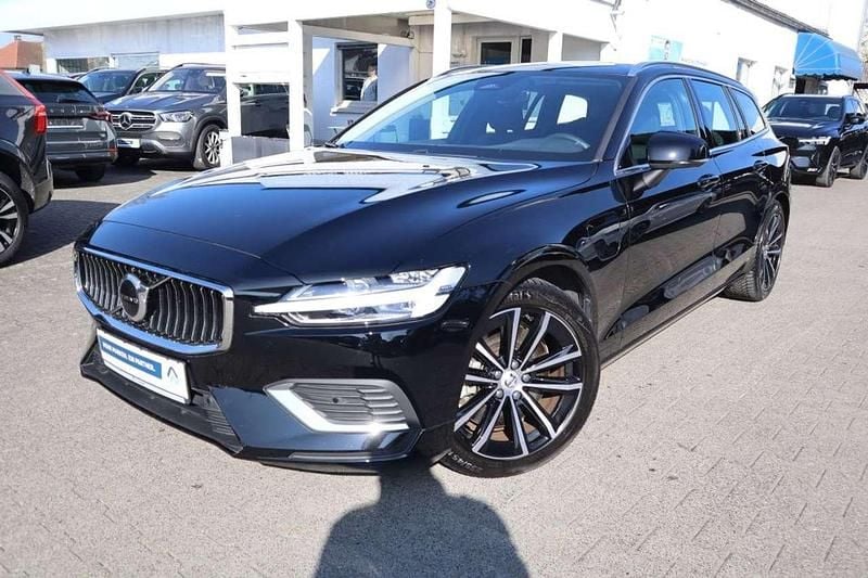 Gebraucht Volvo V60 Core 310 PS (228 kW) 2023 Black solid stone Kombi