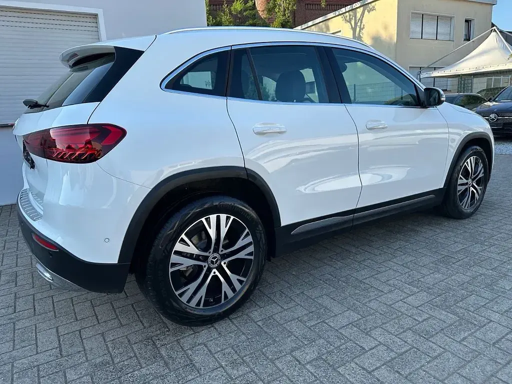 Gebraucht Mercedes GLA180 Progressive 136 PS (100 kW) 2025 Weiß SUV