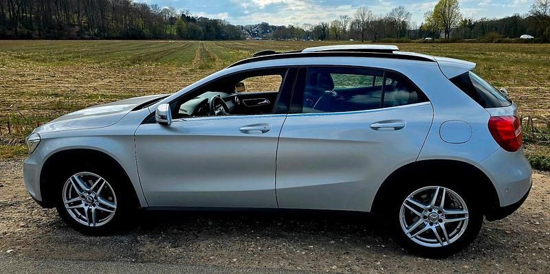Gebraucht Mercedes GLA200 156 PS (114 kW) 2015 Silber SUV