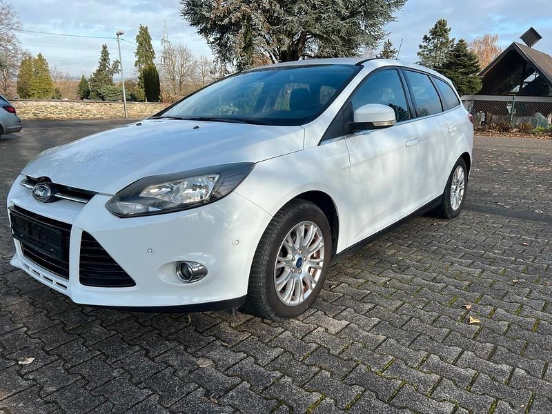 Weiß Gebraucht 2011 Ford Focus Kombi | 2.300 € (Superpreis) - Bild 1/4