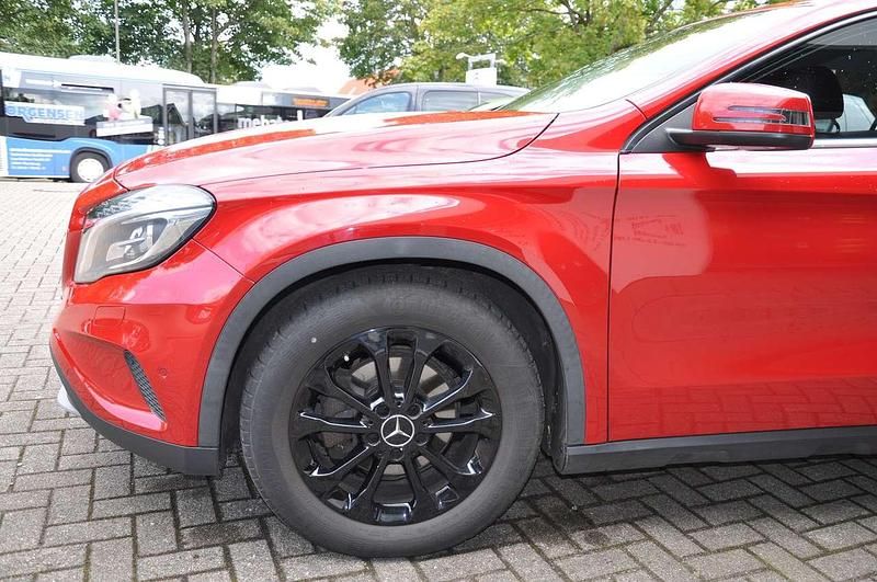 Gebraucht Mercedes GLA200 136 PS (100 kW) 2014 Rot SUV