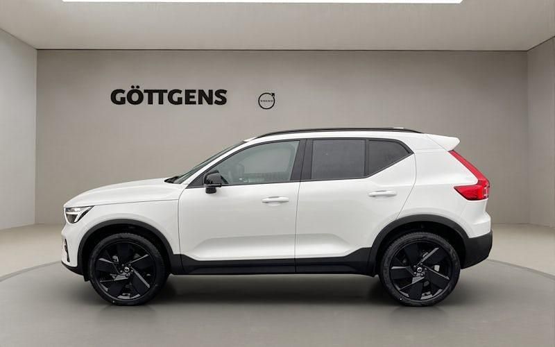 Neu Volvo XC40 Plus 163 PS (119 kW) 2025 Weiß SUV