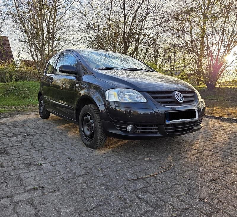 Gebraucht VW Fox Style 60 PS (44 kW) 2011 Schwarz Kleinwagen