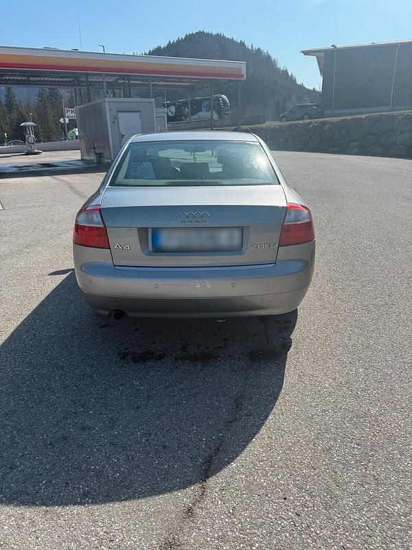 Usata Audi A4 150 CV (110 kW) 2005 Argento Berlina