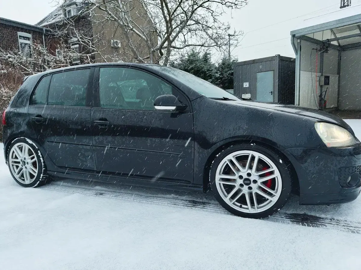 Gebraucht VW Golf V Edition 230 PS (169 kW) 2008 Schwarz Limousine
