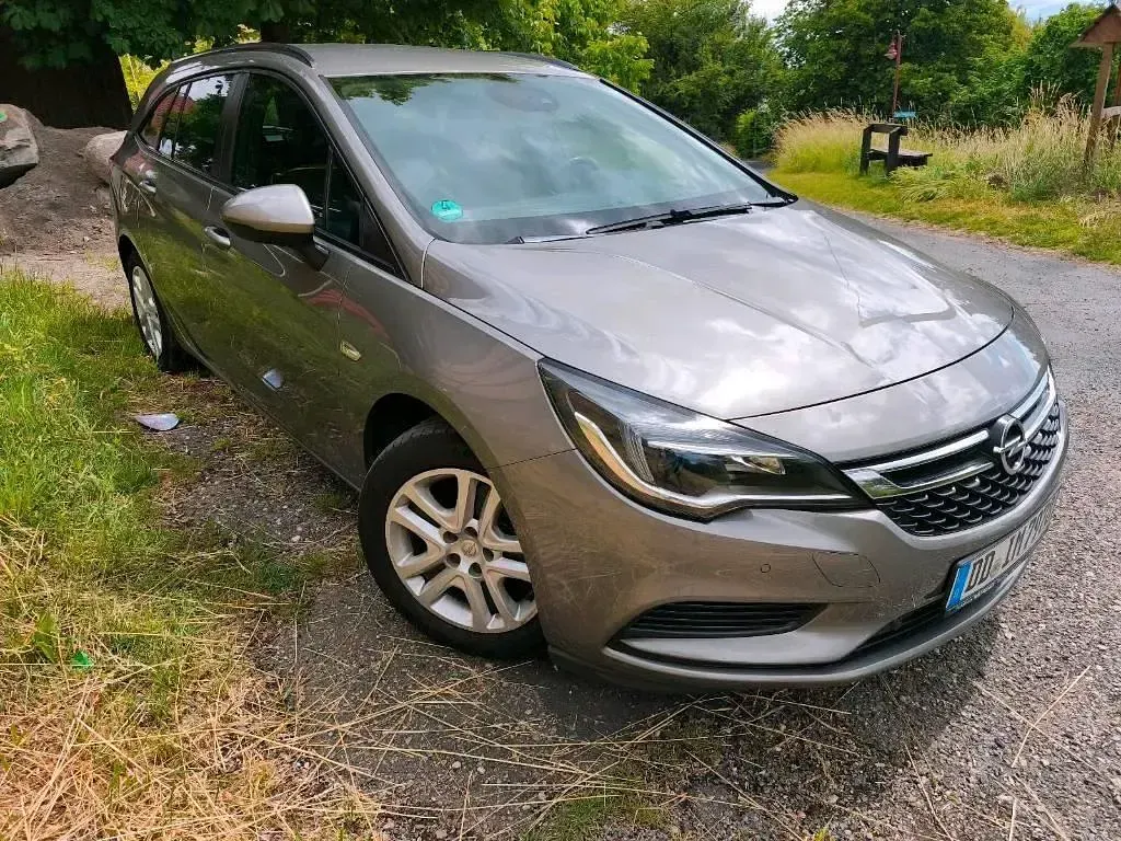 Gebraucht Opel Astra Edition 125 PS (91 kW) 2016 Grau Kombi