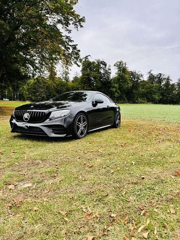 Schwarz Gebraucht 2017 Mercedes E400 AMG line Coupé | 29.299 € (Fairer Preis) - Bild 1/4