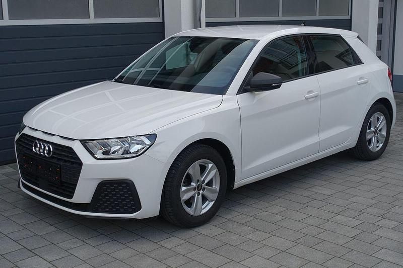 Weiß Gebraucht 2021 Audi A1 Sportback Kleinwagen | 17.250 € (Guter Preis) - Bild 1/4