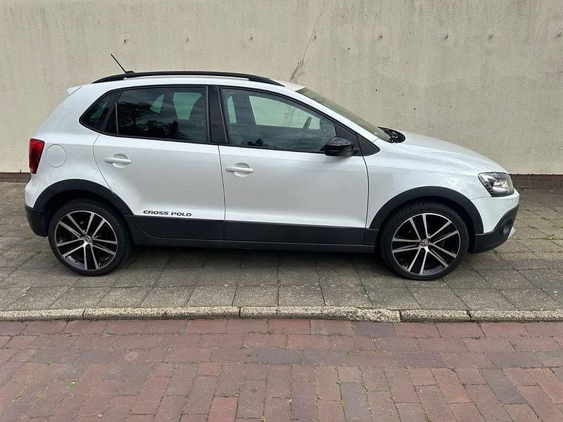 Weiß Gebraucht 2012 VW Polo Cross Kleinwagen | 9.900 € (Fairer Preis) - Bild 1/4