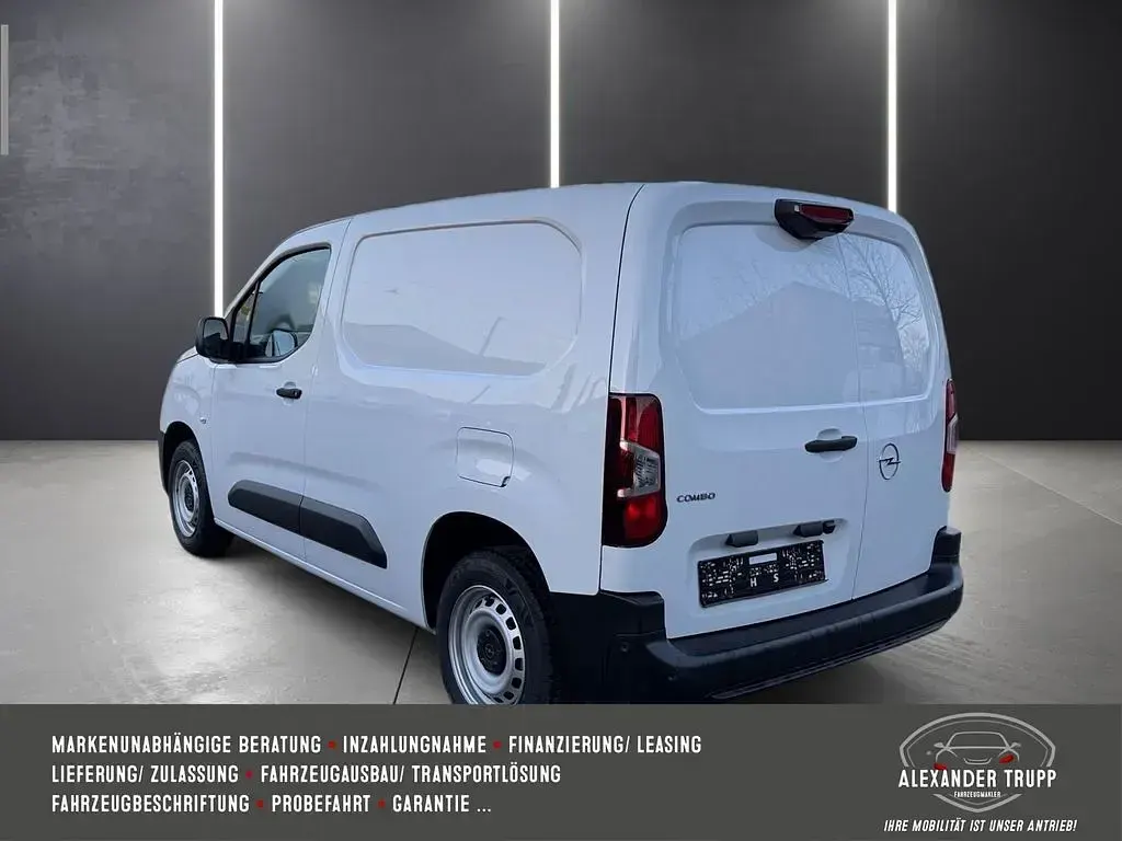 Używany Opel Combo 102 KM (75 kW) 2026 Biały Minivan