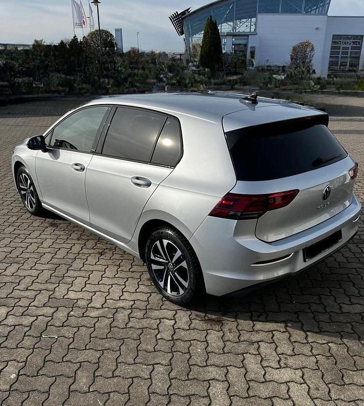 Silber Gebraucht 2021 VW Golf VIII United Limousine | 21.900 € (Guter Preis) - Bild 1/4