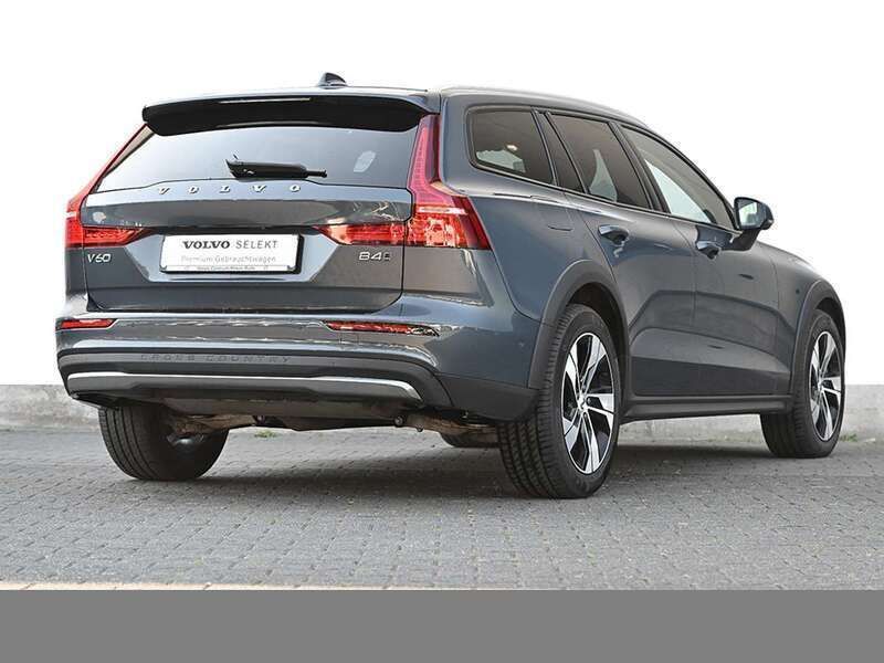 Gebraucht Volvo V60 CC Plus 197 PS (144 kW) 2024 Othercolor Kombi
