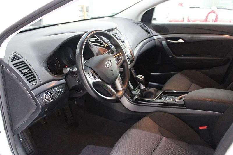 Gebraucht Hyundai i40 Trend 135 PS (99 kW) 2017 Weiß Kombi