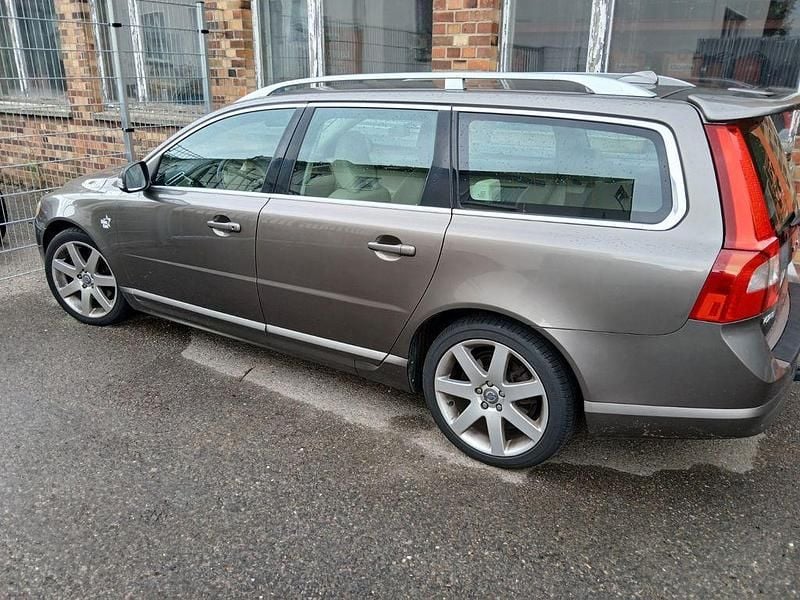 Gebraucht Volvo V70 Summum 185 PS (136 kW) 2009 Beige Kombi