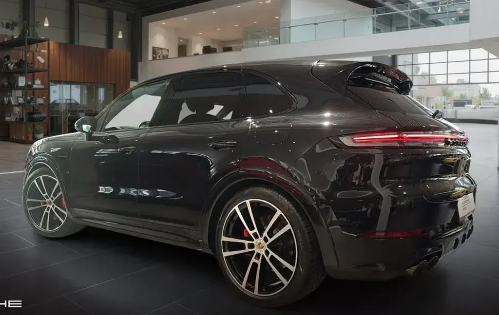 Gebraucht Porsche Cayenne S E-Hybrid 519 PS (381 kW) 2024 Chromitschwarz SUV