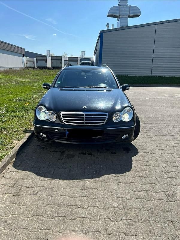 Schwarz Gebraucht 2007 Mercedes C220 Kombi | 2.500 € (Fairer Preis) - Bild 1/4