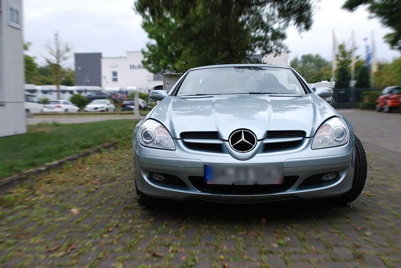 Grau Gebraucht 2006 Mercedes SLK200 Cabrio | 11.500 € (Fairer Preis) - Bild 1/4