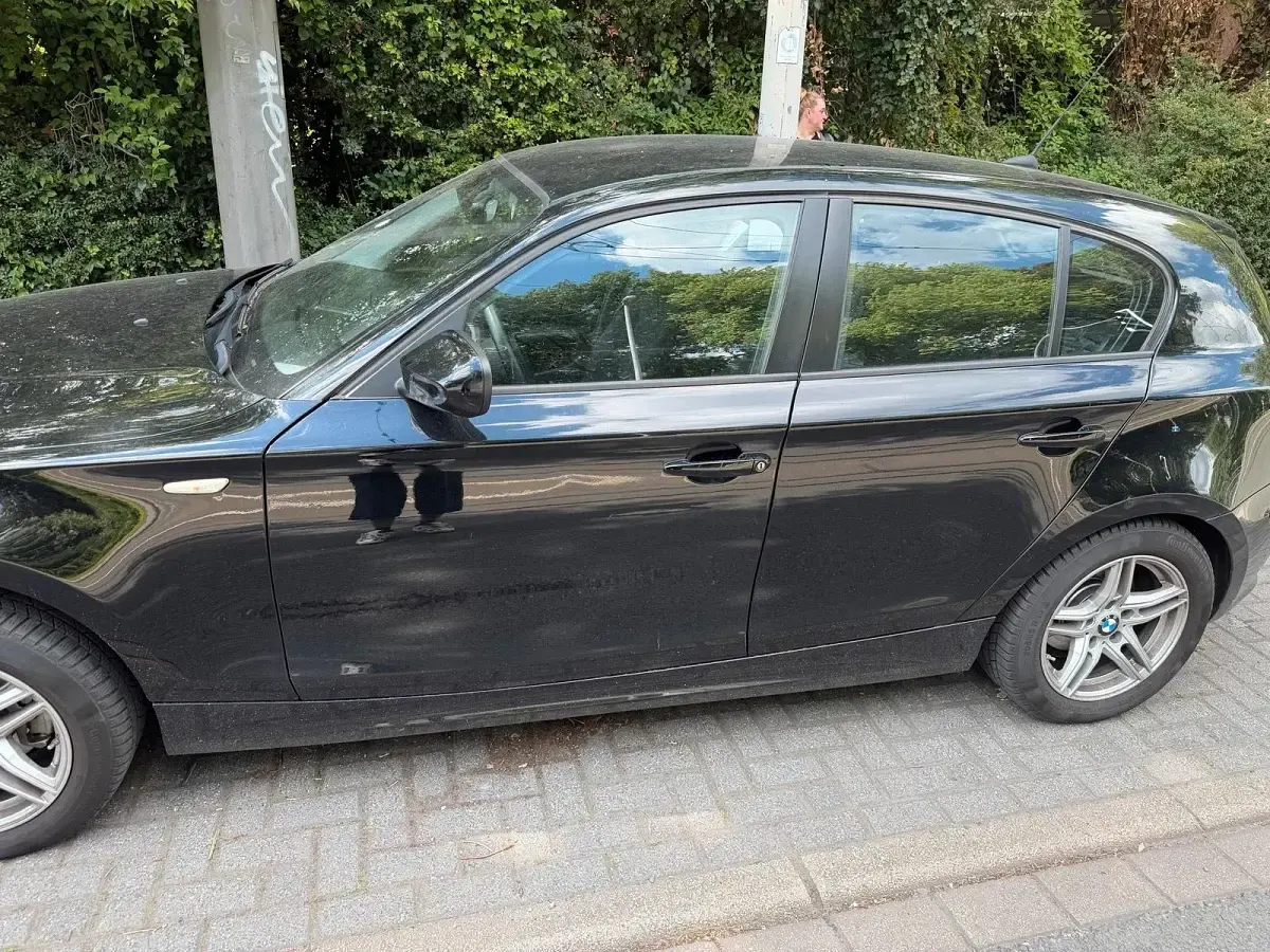 Gebraucht BMW 116 122 PS (89 kW) 2010 Schwarz Kleinwagen