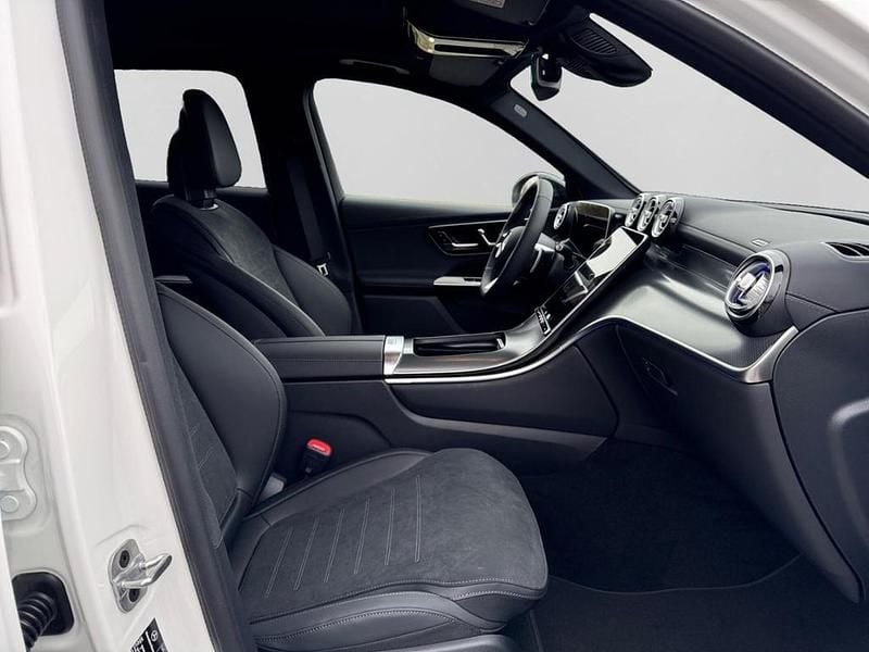 Gebraucht Mercedes GLC300e AMG 197 PS (144 kW) 2026 Unilack polarweiß Limousine