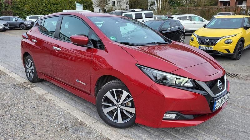 Gebraucht Nissan Leaf 360º 110 kW (150 PS) 2018 Rot Kleinwagen