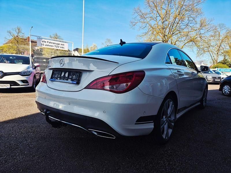 Gebraucht Mercedes CLA200 136 PS (100 kW) 2017 Weiß Limousine