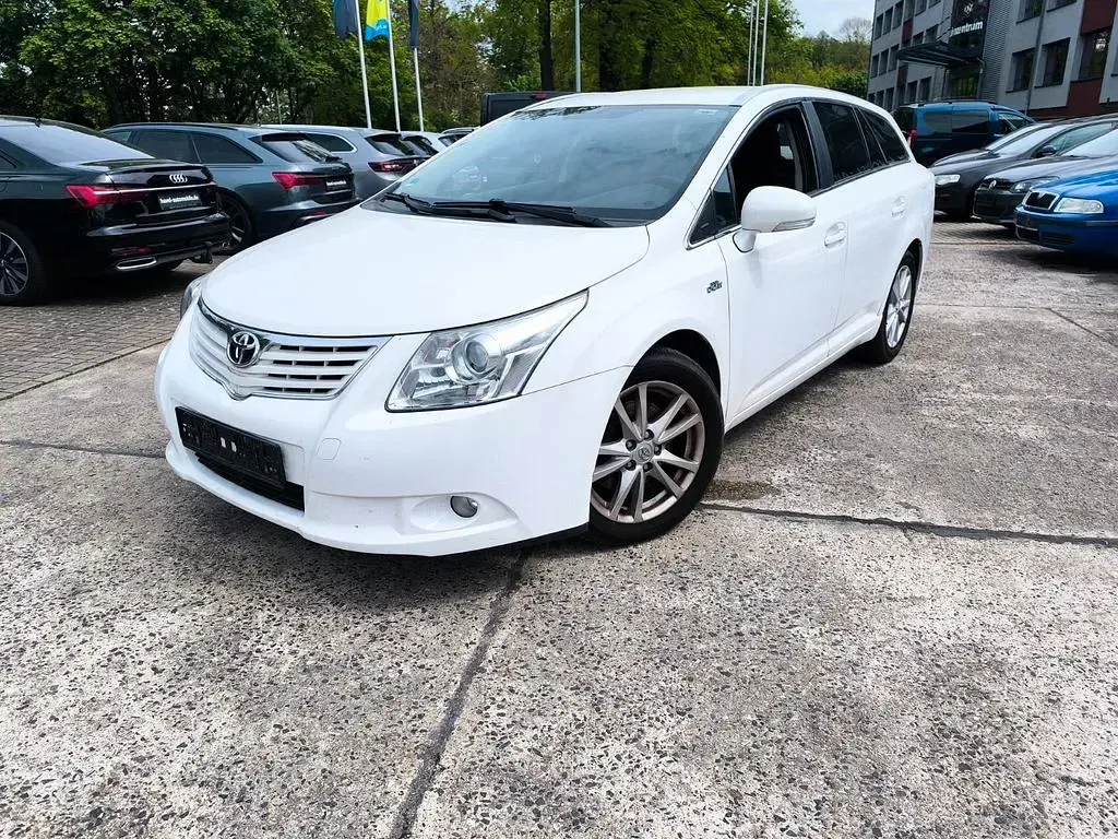 Gebraucht Toyota Avensis 150 PS (110 kW) 2011 Weiß Kombi