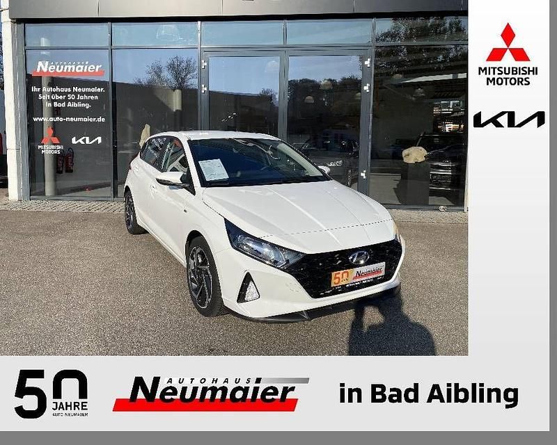 Weiß Gebraucht 2021 Hyundai i20 Limousine | 15.900 € (Fairer Preis) - Bild 1/4
